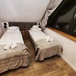 Przystanek Gorce Chalet *